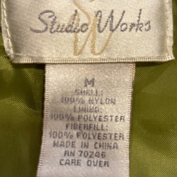 Studio Works Chartreuse Green Puffer Vest Medium Pockets Great laying Jacket EUC - Picture 6 of 11